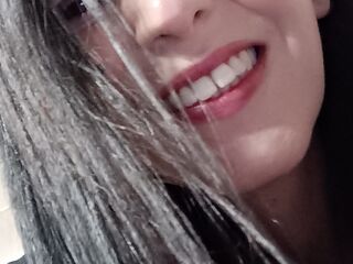 naked camgirl masturbating with vibrator MonicaFerilli