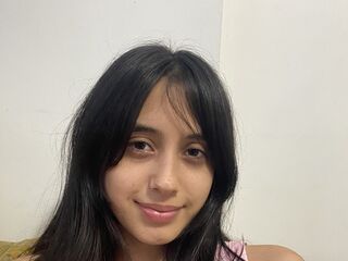 camslut showing pussy NohemySuarez