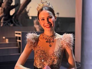 camgirl playing with sex toy NylaPitarresi