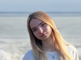 naughty cam girl masturbating with dildo RaguelMetenosky