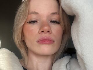 topless webcam girl RenitaKoo