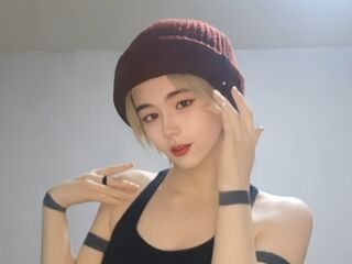 nude webcamgirl picture RoxannCobio