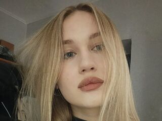 girl naked SadieTandon