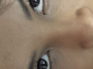 naked camgirl masturbating with vibrator VirelyaNova