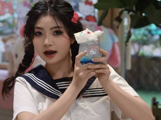 naked camgirl picture YangyiXiao